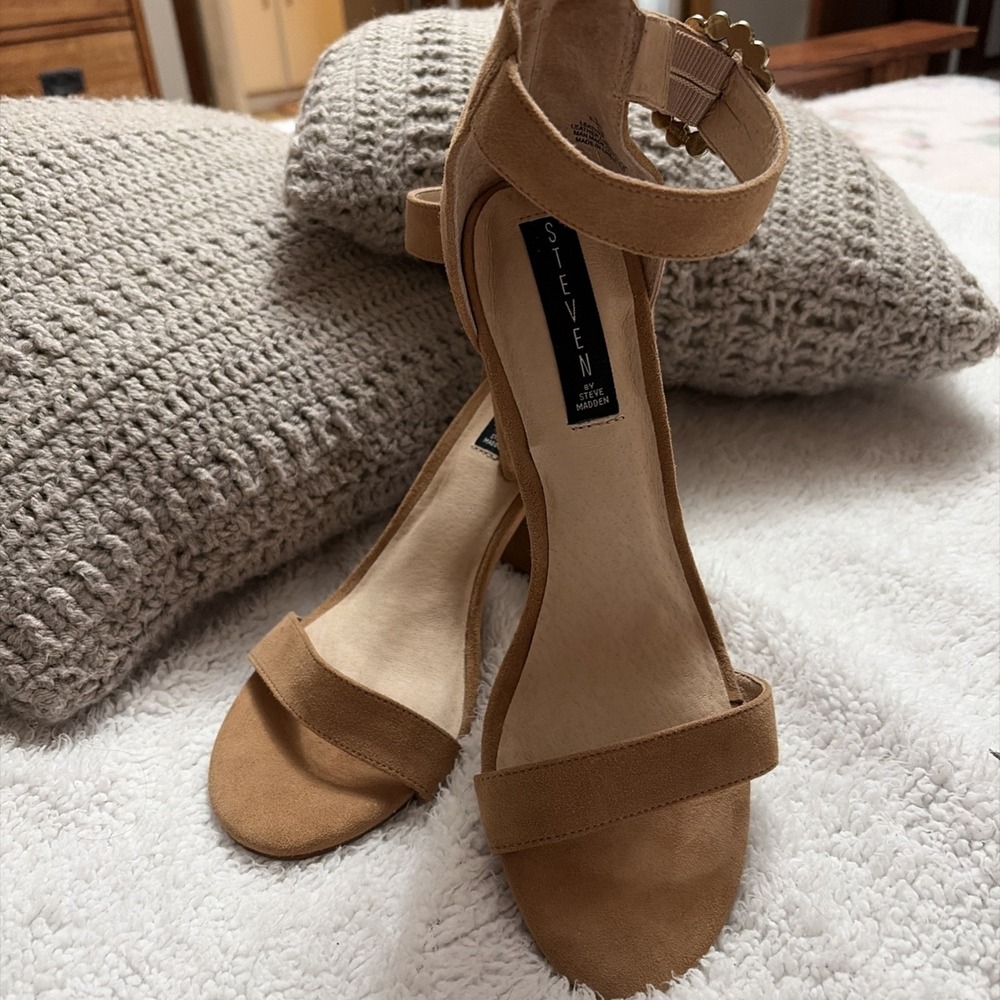 Steven by Steve Madden Tan Suede Pearl Buckle Block Heel Sandals